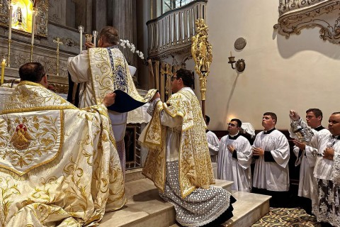 Dom Fernando Rifan celebra Missa Pontifical na Basílica Velha em Aparecida